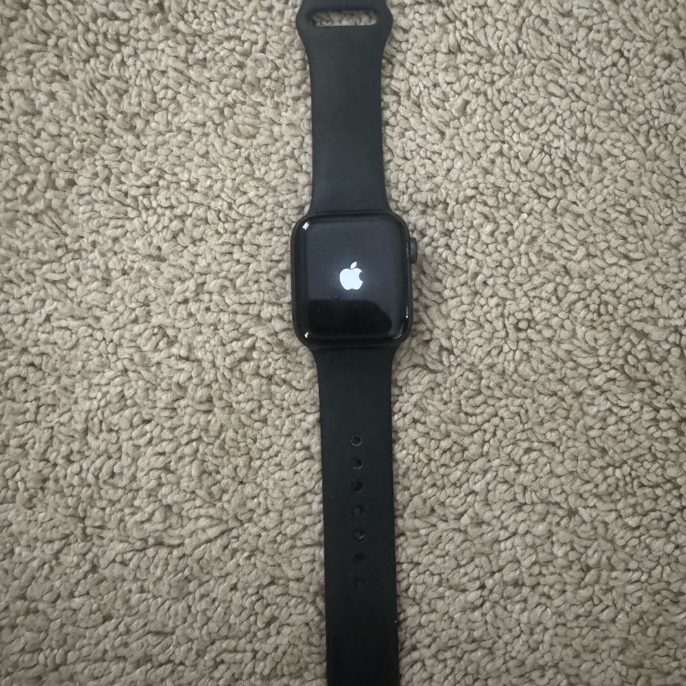 Apple Series 6 Smartwatch with Dark Grey Band GUC